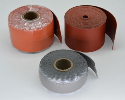 クロスリンクされたポリオレフィン 熱縮隔テープの周りを包む 粘着剤