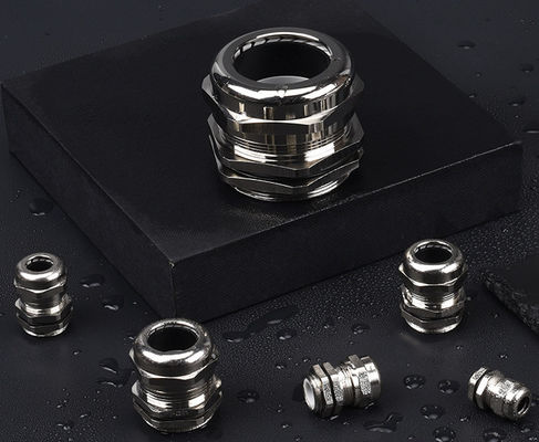 M8X1 (((2-4) ニッケル付銅ケーブル腺 IP68 防水接続器